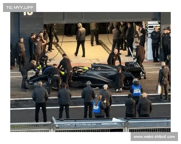 凯迪拉克F1赛车银石赛道完成首航，佩雷斯驾驶全黑涂装测试车